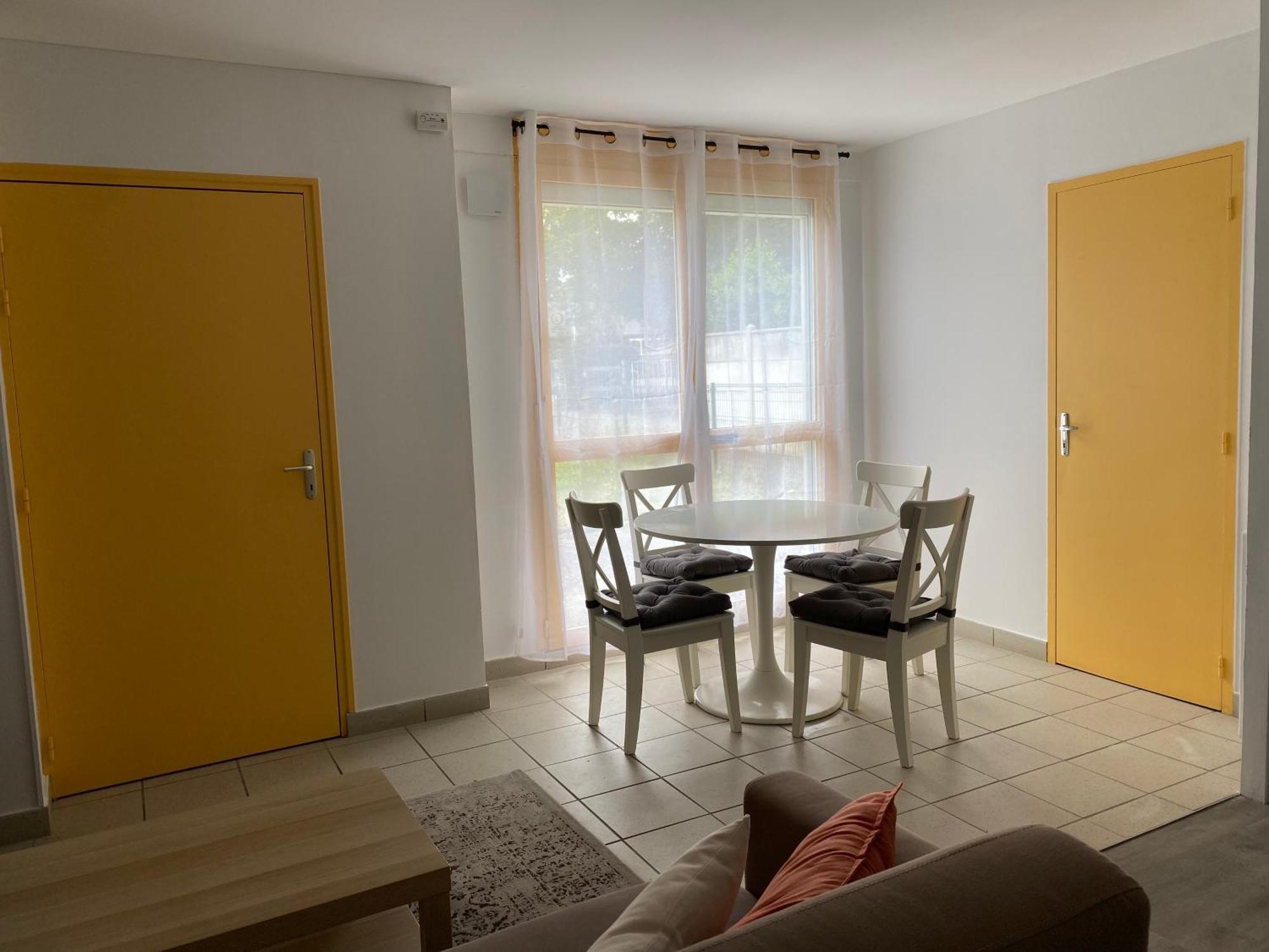 Maison Spacieuse Et Confortable 100M2 Avec Jardin Val-de-Reuil ภายนอก รูปภาพ